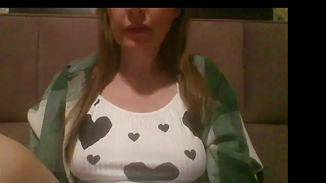 Snapshot of Sladkiegubki chatting on October 18, 9:37 pm Sladkiegubki online show from October 18, 9:37 pm