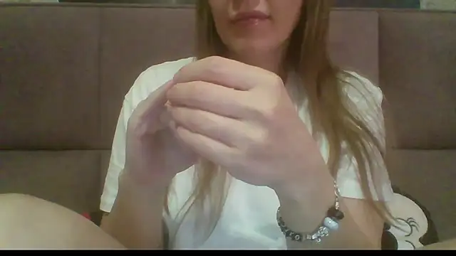 Snapshot of Sladkiegubki chatting on November 17, 7:03 am Sladkiegubki online show from November 17, 7:03 am