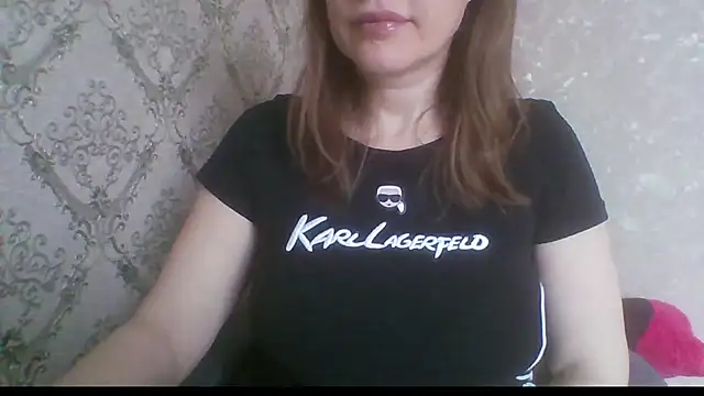 Snapshot of Sladkiegubki chatting on February 19, 7:59 am Sladkiegubki online show from February 19, 7:59 am