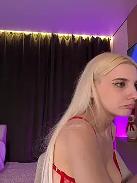 LoveLuna  online show from May 11, 9:34 pm