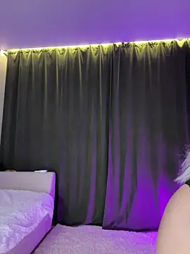 LoveLuna  online show from May 25, 9:10 pm