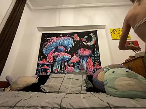 EmilyCleeveland online show from February 26, 7:38 pm