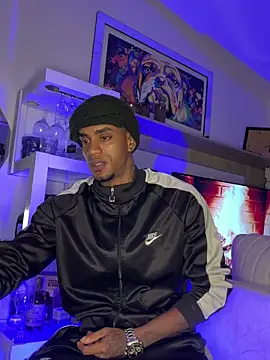 AaronCruz  online show from October 9, 4:43 am