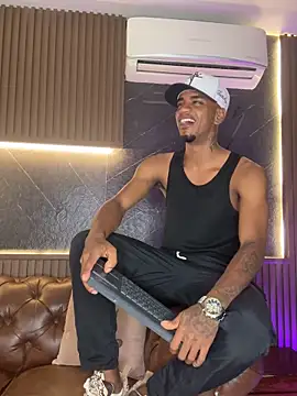 AaronCruz  online show from February 28, 12:00 am