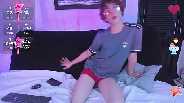 Snapshot of Max_lover1 chatting on February 13, 4:39 pm Max lover1 online show from February 13, 4:39 pm