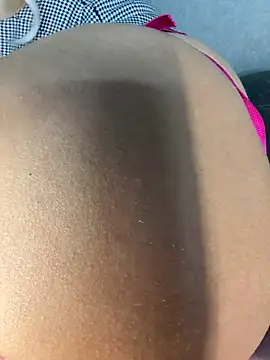 Snapshot of MiloTheName chatting on October 30, 6:04 am MiloTheName online show from October 30, 6:04 am