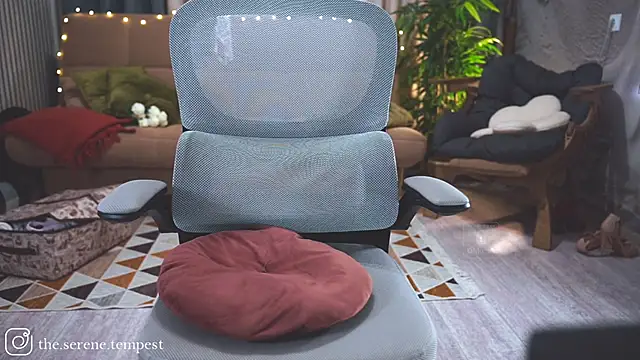 Feral Berrry  online show from November 11, 5:40 am