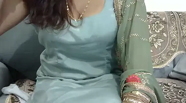 Snapshot of mishi_kaur chatting on December 10, 2:59 am mishi kaur online show from December 10, 2:59 am