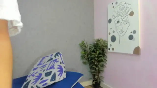 Snapshot of Tiffany_mendez chatting on December 14, 12:32 pm Tiffany mendez online show from December 14, 12:32 pm