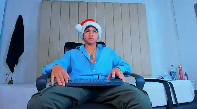 Snapshot of Muichiro_tokito1 chatting on December 27, 4:47 am Muichiro tokito1 online show from December 27, 4:47 am