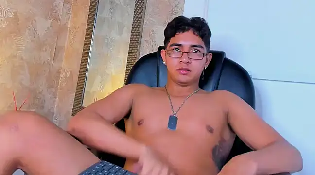 Snapshot of Muichiro_tokito1 chatting on December 31, 4:57 pm Muichiro tokito1 online show from December 31, 4:57 pm