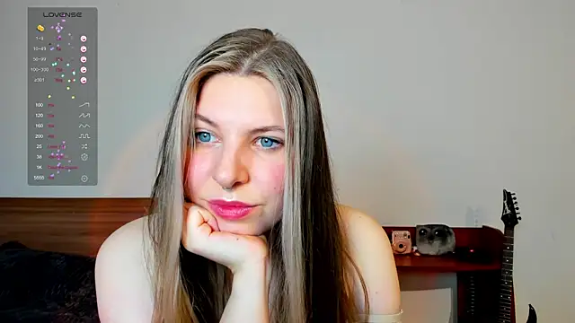 Snapshot of Annie_aww chatting on February 2, 6:10 pm Annie aww online show from February 2, 6:10 pm