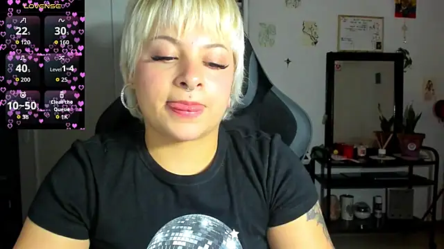 Snapshot of sammymoon chatting on July 1, 3:45 pm sammymoon online show from July 1, 3:45 pm