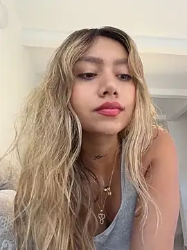 Snapshot of amanda-medrano1 chatting on May 27, 1:52 pm amanda-medrano1 online show from May 27, 1:52 pm