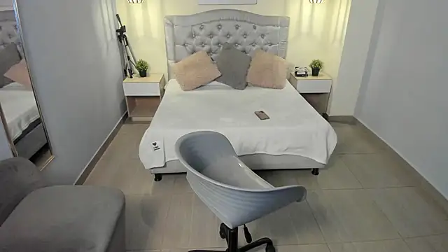 escarleth   online show from October 17, 1:46 pm