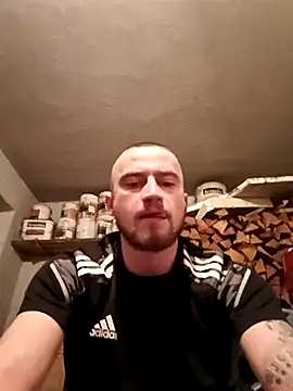 wariacik0024 online show from February 24, 2:53 am