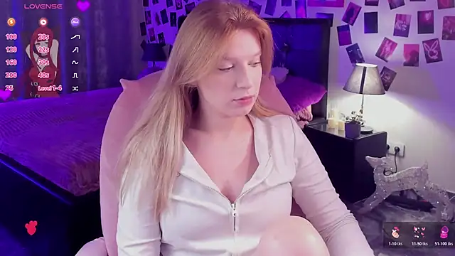 Snapshot of KarambaMoon chatting on October 30, 8:31 pm KarambaMoon online show from October 30, 8:31 pm