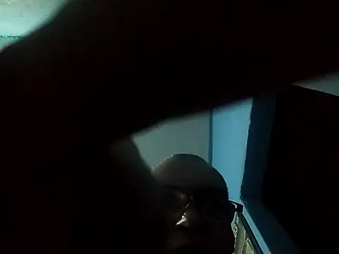 Snapshot of hugosafado333 chatting on December 18, 2:10 am hugosafado333 online show from December 18, 2:10 am