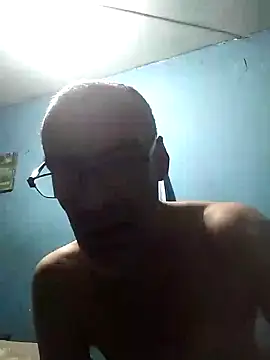 Snapshot of hugosafado333 chatting on December 20, 5:25 am hugosafado333 online show from December 20, 5:25 am
