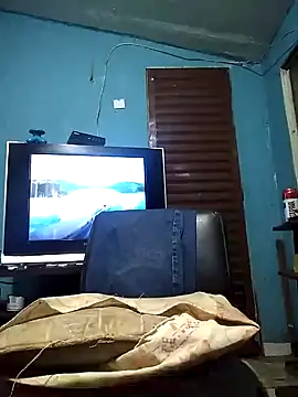 Snapshot of hugosafado333 chatting on January 5, 3:11 am hugosafado333 online show from January 5, 3:11 am