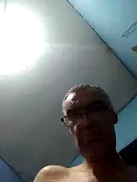 Snapshot of hugosafado333 chatting on January 14, 1:15 am hugosafado333 online show from January 14, 1:15 am