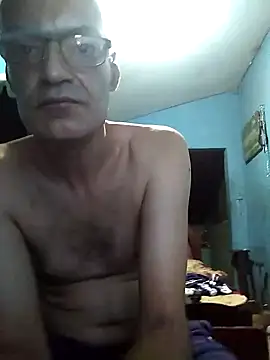 Snapshot of hugosafado333 chatting on February 23, 5:01 am hugosafado333 online show from February 23, 5:01 am