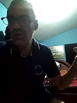 Snapshot of hugosafado333 chatting on March 22, 5:39 am hugosafado333 online show from March 22, 5:39 am