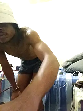 izinjamfee2 online show from February 7, 8:34 pm