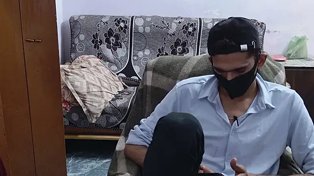 Snapshot of Habibi_big_b chatting on May 7, 8:31 am Habibi big b online show from May 7, 8:31 am