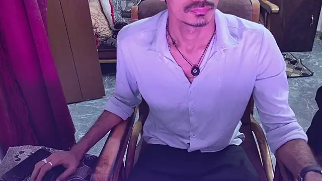 Snapshot of Habibi_big_b chatting on May 28, 7:49 am Habibi big b online show from May 28, 7:49 am