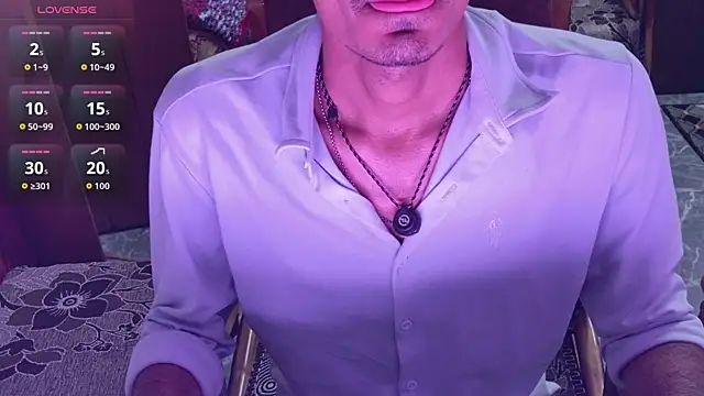 Snapshot of Habibi_big_b chatting on June 4, 11:49 am Habibi big b online show from June 4, 11:49 am