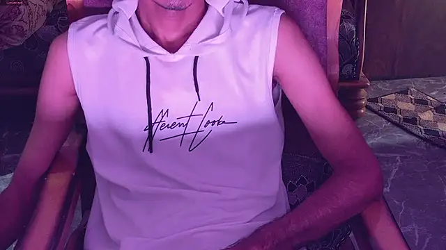 Snapshot of Habibi_big_b chatting on June 23, 6:44 am Habibi big b online show from June 23, 6:44 am