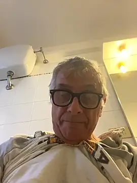 Snapshot of 4n4l1zz4m1 chatting on January 10, 2:41 pm 4n4l1zz4m1 online show from January 10, 2:41 pm