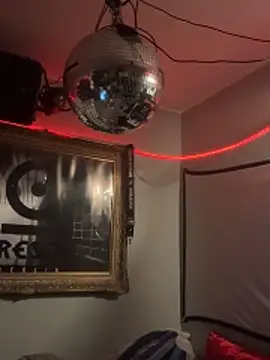 Snapshot of pillepallex84x chatting on December 18, 1:22 am pillepallex84x online show from December 18, 1:22 am