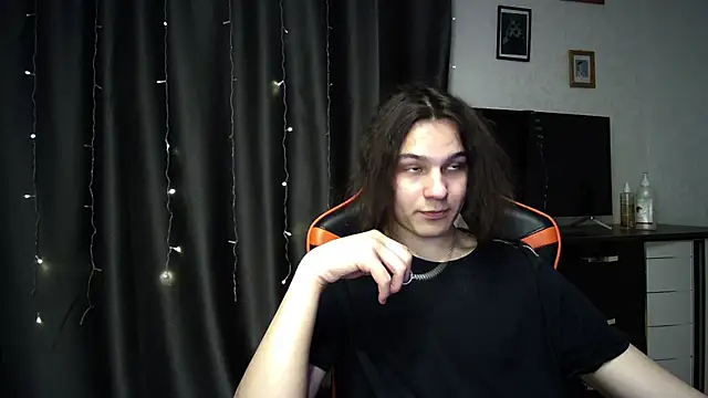 Snapshot of sweet_lucifer666 chatting on March 21, 6:18 pm sweet lucifer666 online show from March 21, 6:18 pm