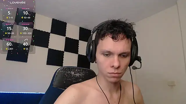 Snapshot of bryamado69 chatting on December 3, 4:31 am bryamado69 online show from December 3, 4:31 am