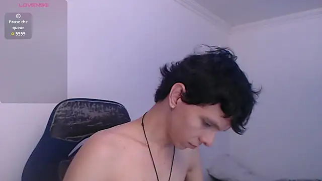 Snapshot of bryamado69 chatting on May 8, 8:47 pm bryamado69 online show from May 8, 8:47 pm