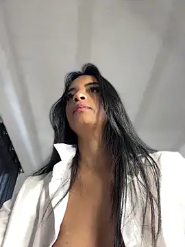 Laura fernandezII online show from February 25, 6:20 pm