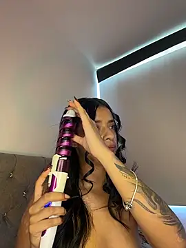 Laura fernandezII online show from December 18, 9:10 pm