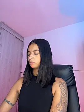 Laura fernandezII online show from April 28, 6:46 pm