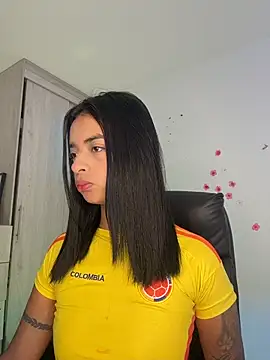 Laura fernandezII online show from June 29, 1:44 pm