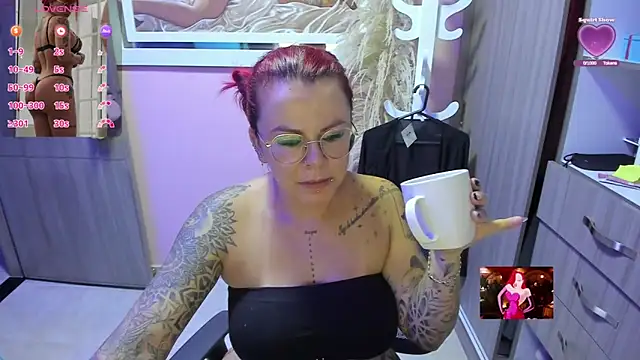 Snapshot of KAROL_MILF chatting on June 13, 10:51 pm KAROL MILF online show from June 13, 10:51 pm