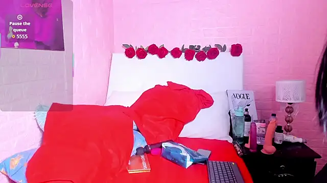 LYAA COLLINS  online show from November 13, 11:42 am