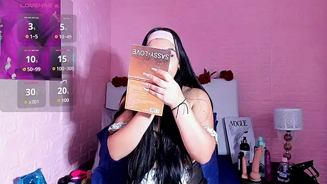 LYAA COLLINS  online show from December 5, 11:08 am