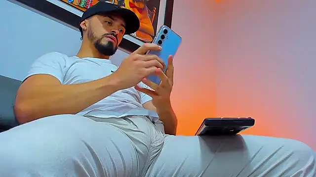 Snapshot of MAXIMUS_MASTE3 chatting on November 1, 8:44 pm MAXIMUS MASTE3 online show from November 1, 8:44 pm