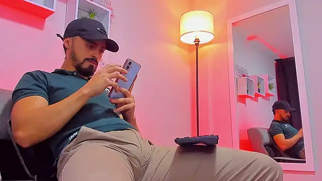 Snapshot of MAXIMUS_MASTE3 chatting on November 30, 3:10 am MAXIMUS MASTE3 online show from November 30, 3:10 am