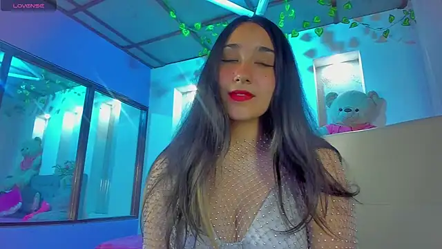 juliieta love online show from December 30, 8:15 pm