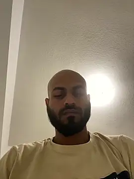 islandvybee55 online show from March 2, 3:24 am