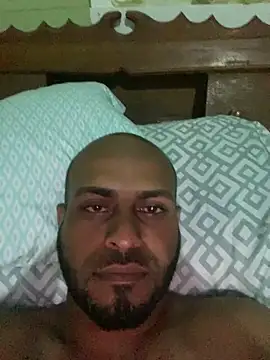 islandvybee55 online show from December 20, 2:18 am