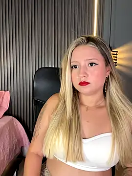 Snapshot of MiaPetit_ chatting on September 13, 11:37 pm MiaPetit  online show from September 13, 11:37 pm